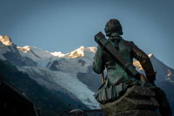 Statue of Michel-Gabriel Paccard | 1/160s * f4 * ISO 100 * 65mm - FE 24-105mm F4 G OSS - Sony α7 IV Statue of Michel-Gabriel Paccard