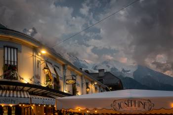 Josephine Restaurant | 1/125s * f4 * ISO 500 * 32mm - FE 24-105mm F4 G OSS - Sony α7 IV Josephine Restaurant
