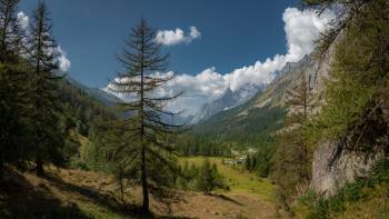 Val Ferret | 1/125s * f11 * ISO 250 * 24mm - FE 24-105mm F4 G OSS - Sony α7 IV Val Ferret