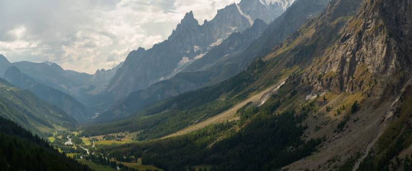 Val Ferret | 1/125s * f11 * ISO 400 * 70mm - FE 24-105mm F4 G OSS - Sony α7 IV Val Ferret