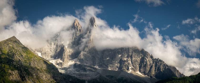Aiguille Verte & Grand Dru | 1/125s * f11 * ISO 100 * 90mm - FE 24-105mm F4 G OSS - Sony α7 IV Aiguille Verte & Grand Dru