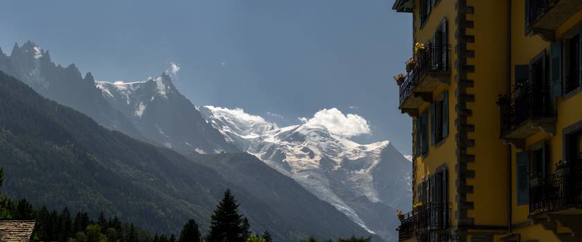 Mont-Blanc | 1/2000s * f6.3 * ISO 100 * 70mm - FE 70-300mm F4.5-5.6 G OSS - Sony α7R V Mont-Blanc
