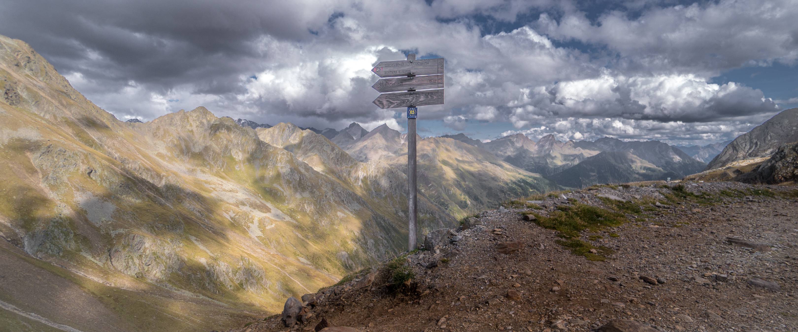 Directions for hikers at the Timmelsjoch