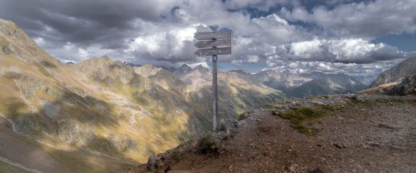 Directions for hikers at the Timmelsjoch