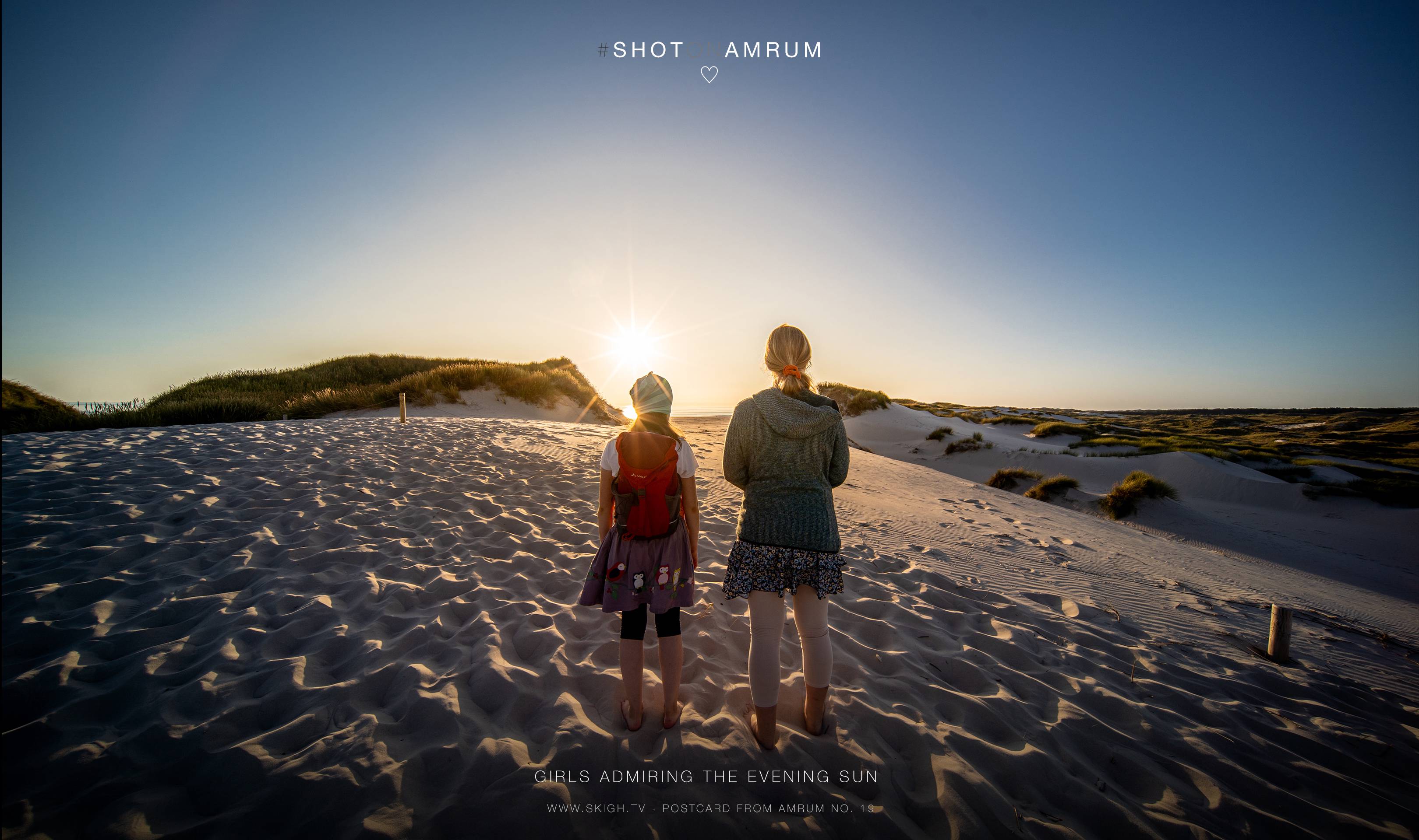 Girls admiring the evening sun | 1/250s * -- * ISO 100 * -- - Laowa 10-18mm F4.5-5.6 FE - Sony α7 III Girls admiring the evening sun