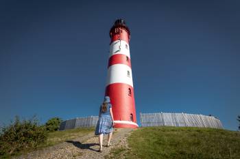 Girl and Lighthouse | 1/250s * f8 * ISO 100 * 10mm - E PZ 10-20mm F4 G - Sony α6700 Girl and Lighthouse