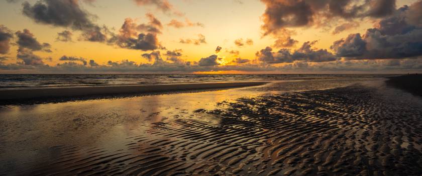 Rippled Beach | 1/250s * f8 * ISO 250 * 24mm - FE 24mm F1.4 GM - Sony α7 IV Rippled Beach