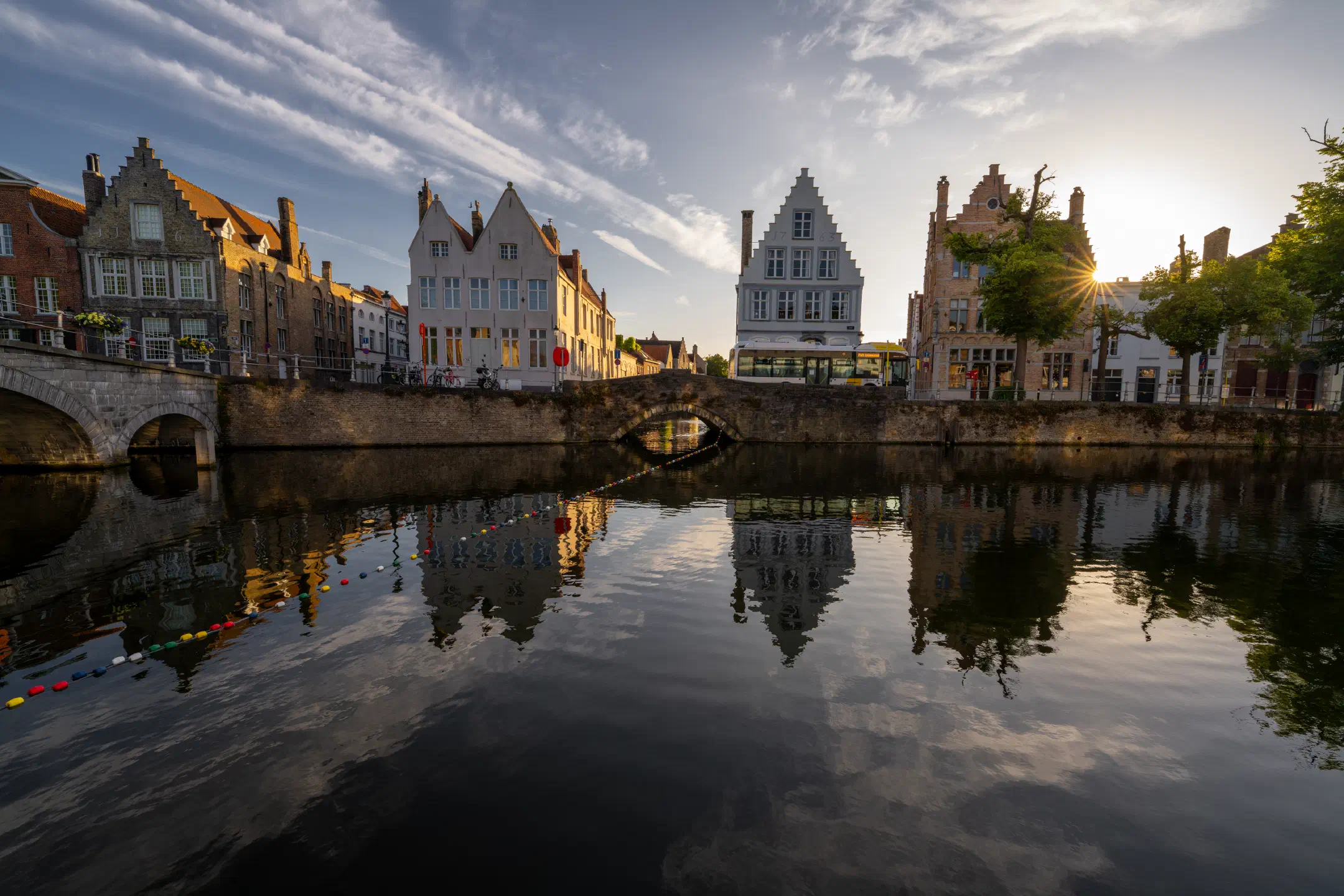 Gouden Hand, Brugge | 1/125s * f9 * ISO 160 * 14mm - FE 14mm F1.8 GM - Sony α7R V Gouden Hand, Brugge