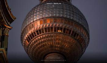 TV tower at dusk | 1/30s * f5.6 * ISO 5000 * 234mm - FE 70-300mm F4.5-5.6 G OSS - Sony α7R V TV tower at dusk