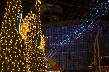 Merry Christmas | 1/30s * f2.8 * ISO 160 * 70mm - FE 24-70mm F2.8 GM II - Sony α7R V Merry Christmas