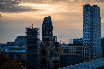 Gedächtniskirche and Upper West | 1/60s * f2.8 * ISO 100 * 47mm - FE 24-70mm F2.8 GM II - Sony α7R V Gedächtniskirche and Upper West