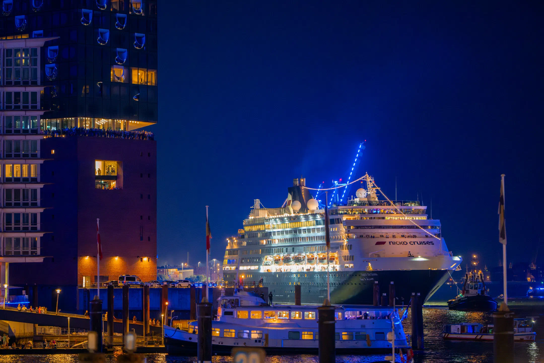 Vasco da Gama passing Elphi