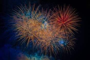 Blueport Hamburg Fireworks | 1/60s * f1.8 * ISO 200 * 55mm - FE 55mm F1.8 ZA - Sony α6700 Blueport Hamburg Fireworks