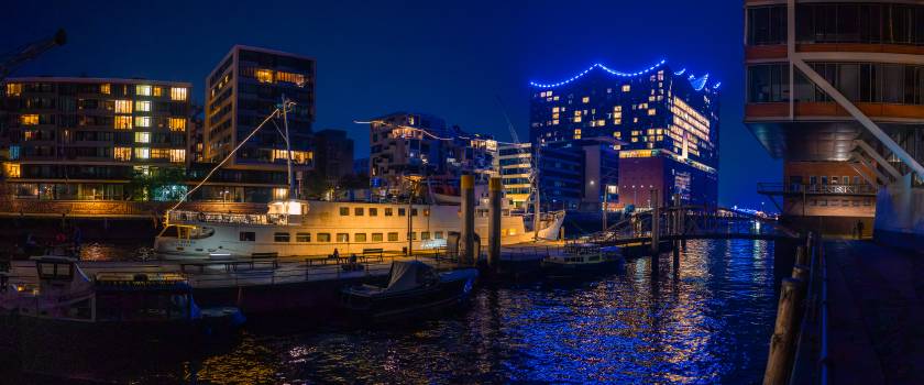 Sandtorhafen | 1/60s * f1.4 * ISO 2500 * 24mm - FE 24mm F1.4 GM - Sony α7 IV Sandtorhafen