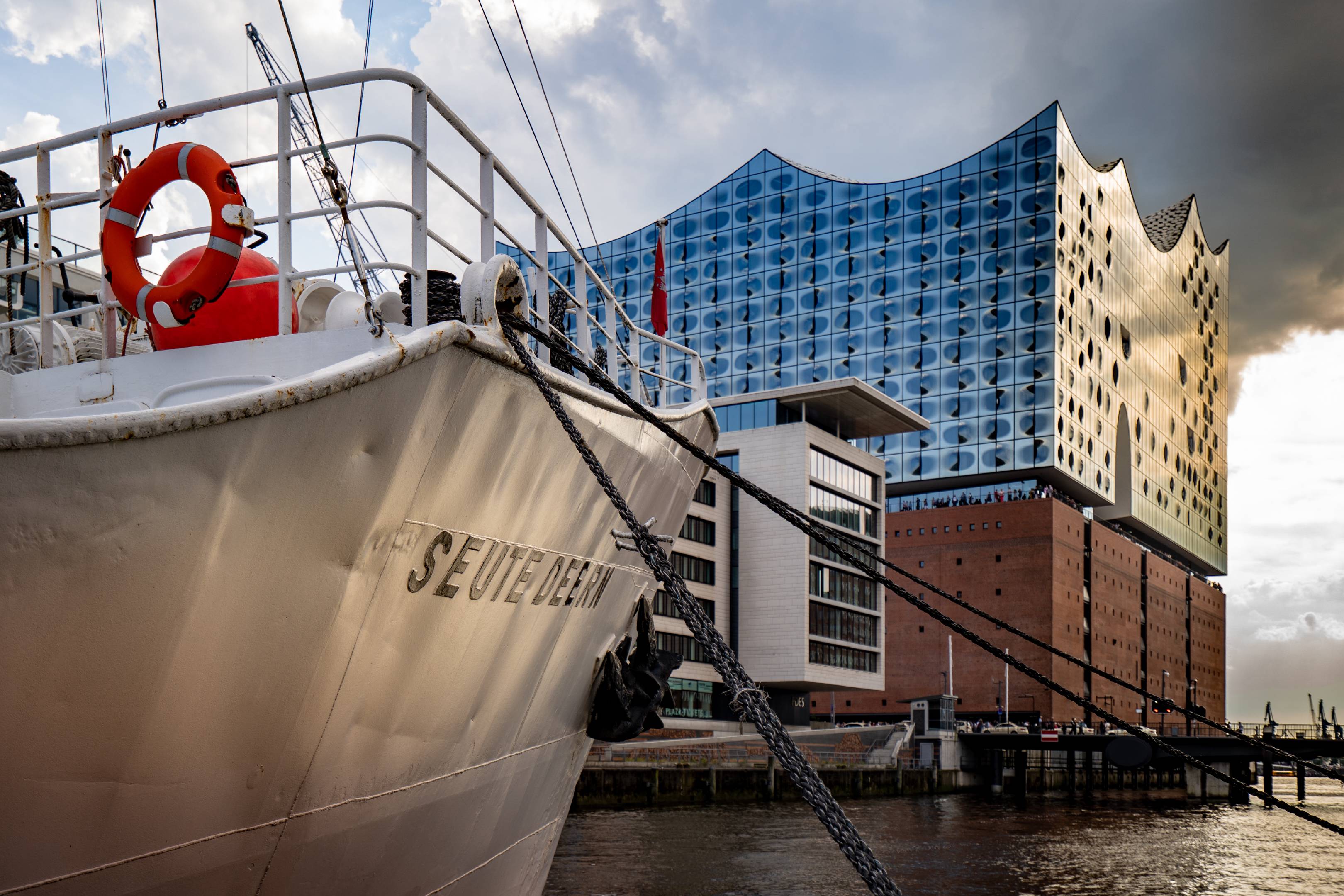 Seute Deern and Elphi