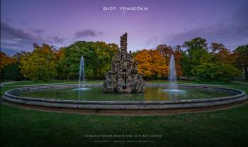 Hugenottenbrunnen and autumn leaves