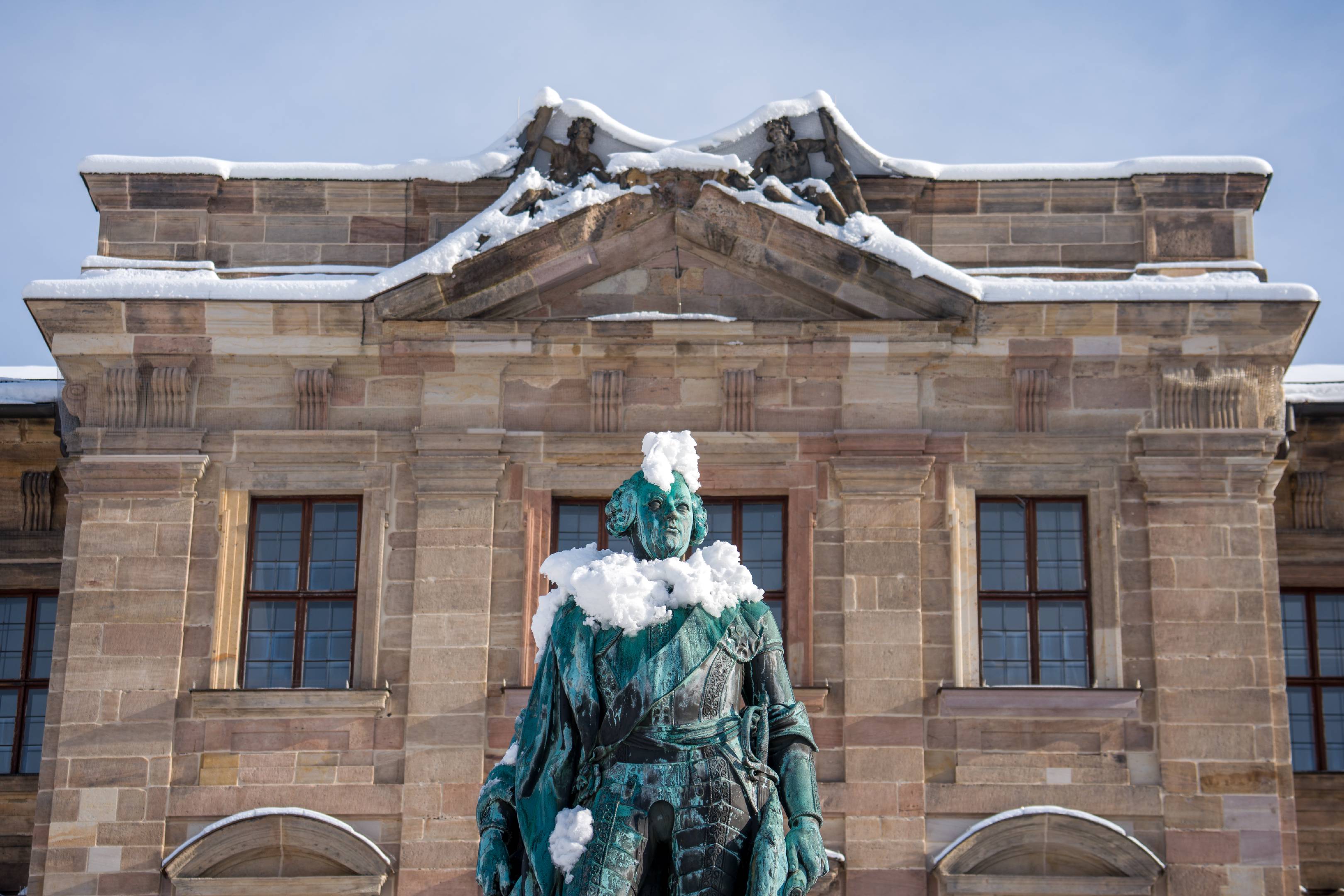Friedrich with winter coat | 1/640s * f5.6 * ISO 100 * 73mm - FE 70-300mm F4.5-5.6 G OSS - ILCE-7M5 Friedrich with winter coat